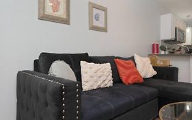 Stylish 2 Bedroom Home Close 2 Dtown, Nas, And Bch